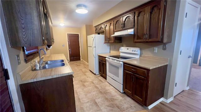 13500 Pioneer Road, Bonner Springs, KS 66012