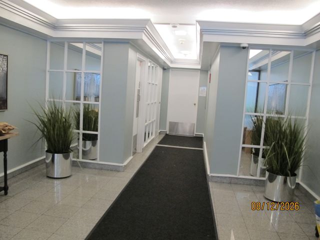 426 W Barry Avenue 409, Chicago, IL 60657