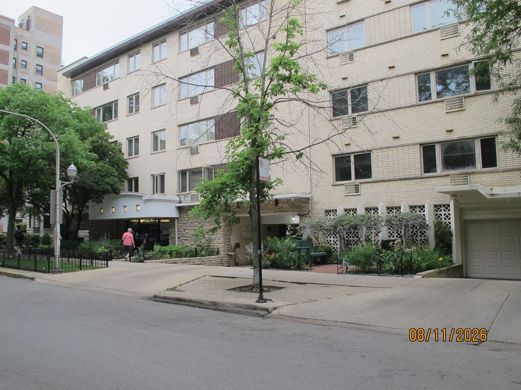 426 W Barry Avenue 409, Chicago, IL 60657
