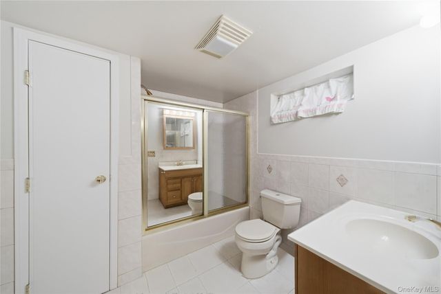 757 Anderson Avenue, Franklin Square, NY 11010