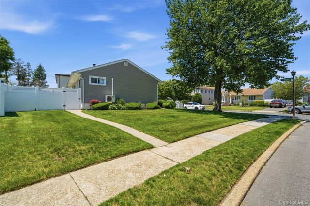 757 Anderson Avenue, Franklin Square, NY 11010