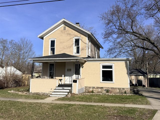 711 Maple Street, Three Rivers, MI 49093