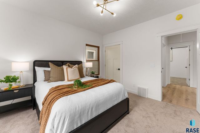 1101 S 2nd Ave Avenue, Sioux Falls, SD 57105