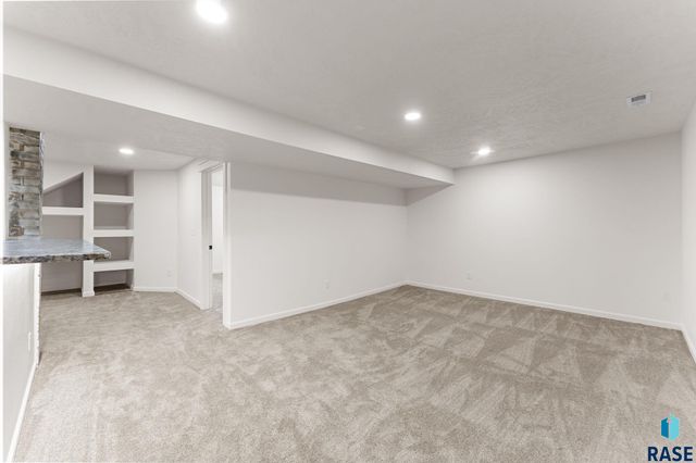 1101 S 2nd Ave Avenue, Sioux Falls, SD 57105