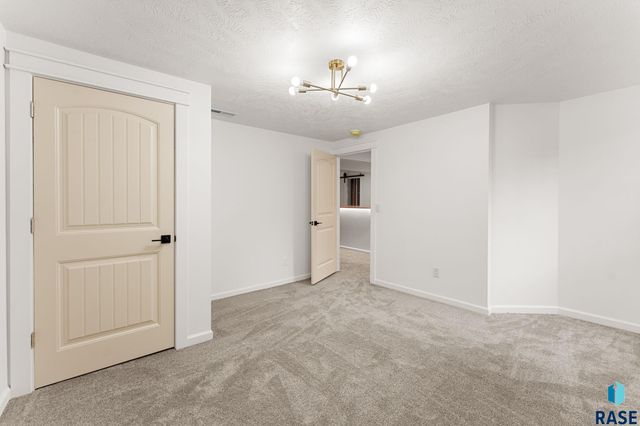 1101 S 2nd Ave Avenue, Sioux Falls, SD 57105