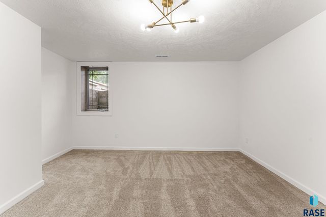 1101 S 2nd Ave Avenue, Sioux Falls, SD 57105