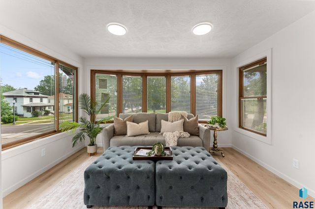 1101 S 2nd Ave Avenue, Sioux Falls, SD 57105