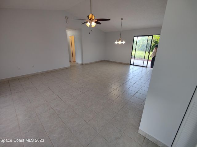 981 Forest Street NE, Palm Bay, FL 32907