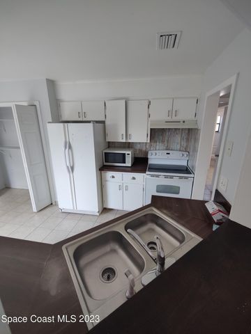 981 Forest Street NE, Palm Bay, FL 32907
