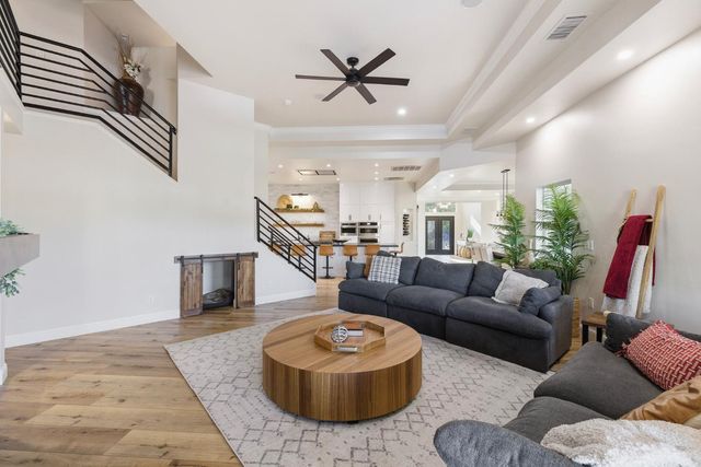 4702 N Fallingwater Lane, Clovis, CA 93619