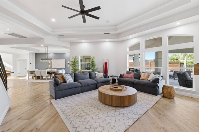 4702 N Fallingwater Lane, Clovis, CA 93619