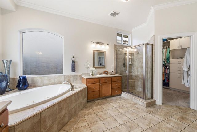 4702 N Fallingwater Lane, Clovis, CA 93619