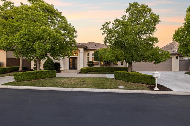 4702 N Fallingwater Lane, Clovis, CA 93619