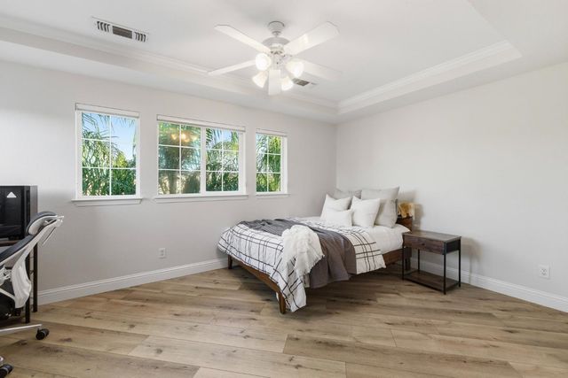 4702 N Fallingwater Lane, Clovis, CA 93619