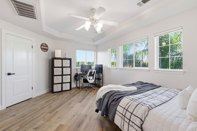 4702 N Fallingwater Lane, Clovis, CA 93619
