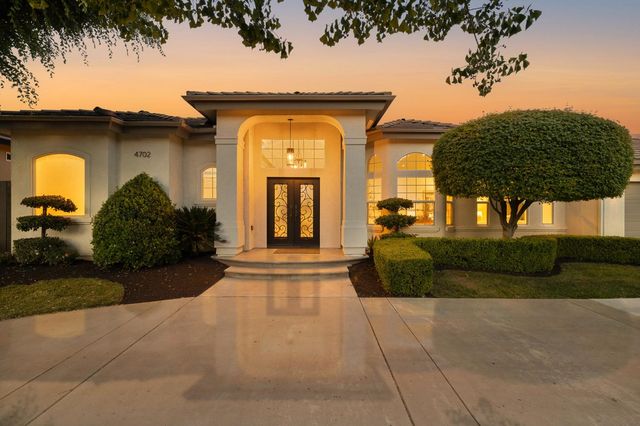 4702 N Fallingwater Lane, Clovis, CA 93619