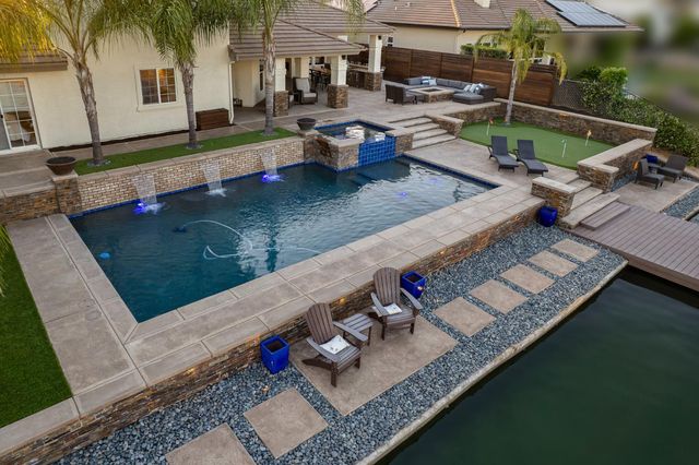 4702 N Fallingwater Lane, Clovis, CA 93619