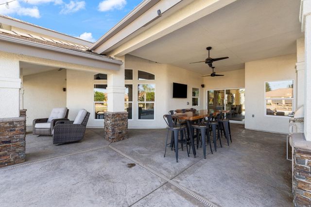 4702 N Fallingwater Lane, Clovis, CA 93619