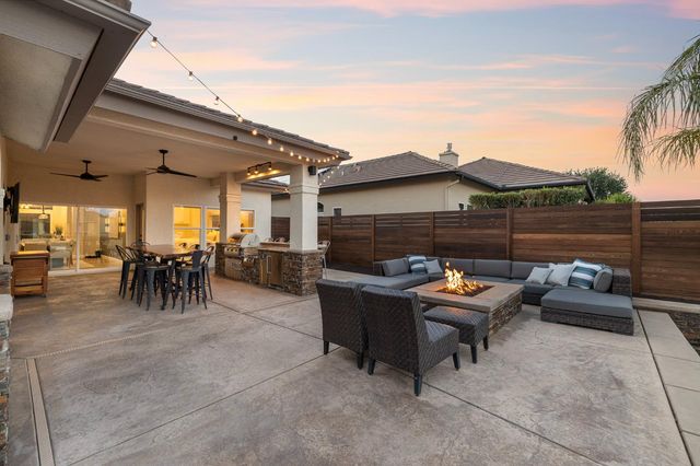 4702 N Fallingwater Lane, Clovis, CA 93619