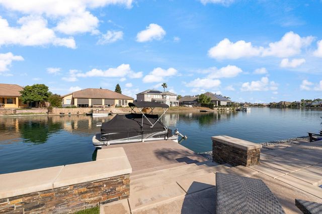 4702 N Fallingwater Lane, Clovis, CA 93619