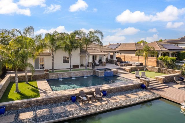 4702 N Fallingwater Lane, Clovis, CA 93619