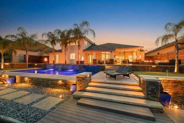 4702 N Fallingwater Lane, Clovis, CA 93619
