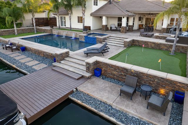 4702 N Fallingwater Lane, Clovis, CA 93619