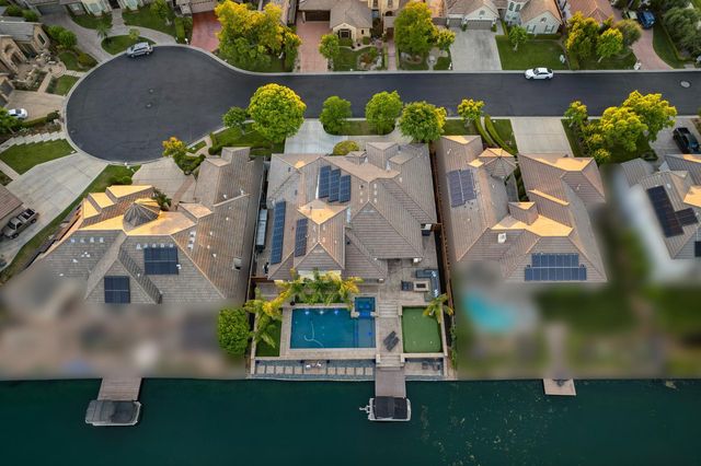 4702 N Fallingwater Lane, Clovis, CA 93619