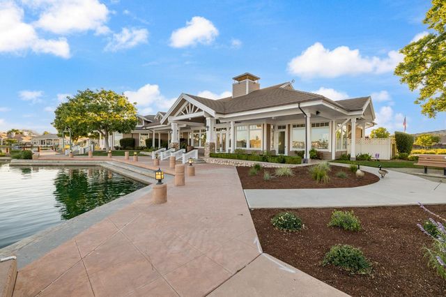 4702 N Fallingwater Lane, Clovis, CA 93619