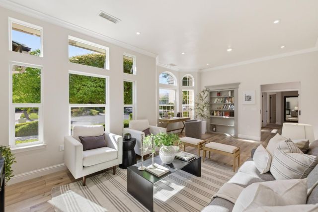 4702 N Fallingwater Lane, Clovis, CA 93619