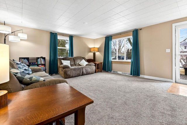 620 FIELDCREST DRIVE, Neenah, WI 54956