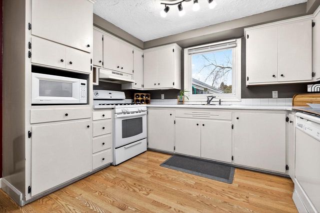 620 FIELDCREST DRIVE, Neenah, WI 54956