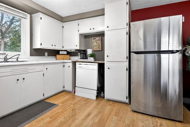 620 FIELDCREST DRIVE, Neenah, WI 54956