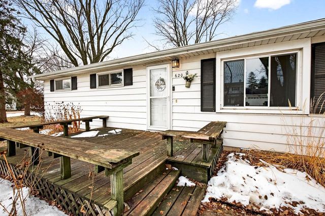 620 FIELDCREST DRIVE, Neenah, WI 54956