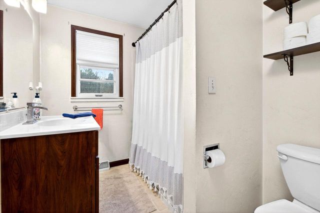 620 FIELDCREST DRIVE, Neenah, WI 54956