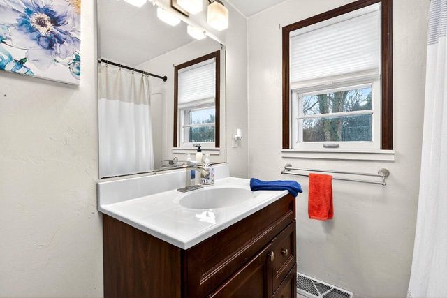 620 FIELDCREST DRIVE, Neenah, WI 54956