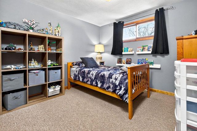 620 FIELDCREST DRIVE, Neenah, WI 54956