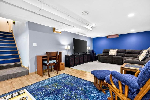 620 FIELDCREST DRIVE, Neenah, WI 54956