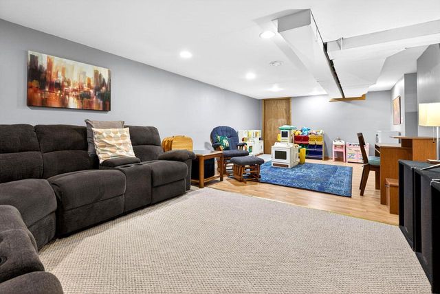 620 FIELDCREST DRIVE, Neenah, WI 54956