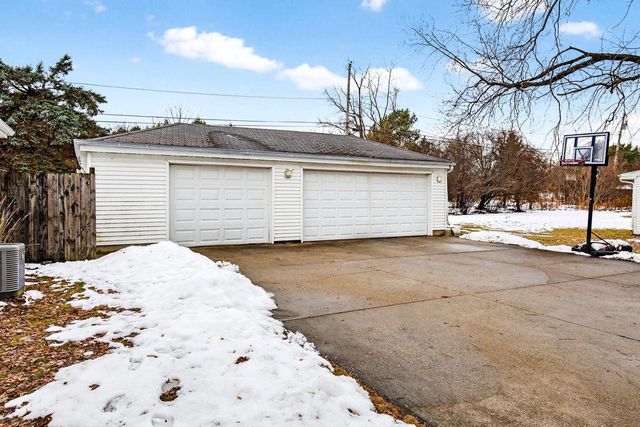 620 FIELDCREST DRIVE, Neenah, WI 54956