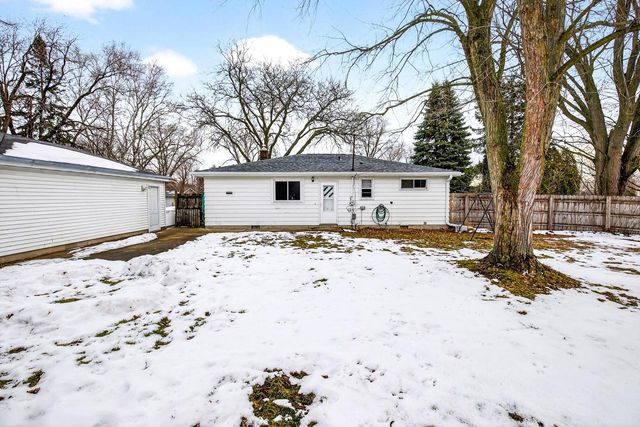 620 FIELDCREST DRIVE, Neenah, WI 54956