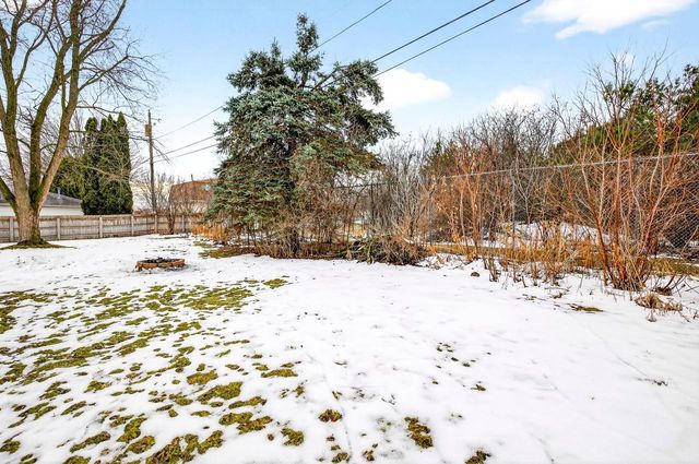 620 FIELDCREST DRIVE, Neenah, WI 54956