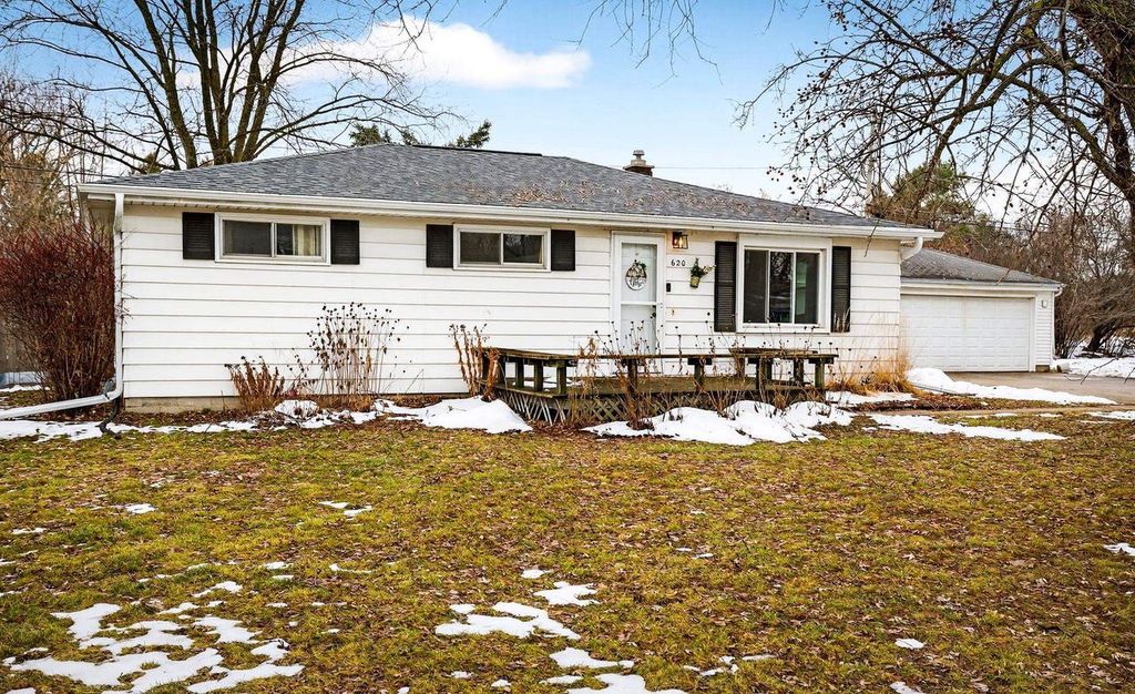 620 FIELDCREST DRIVE, Neenah, WI 54956