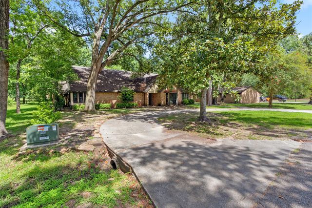 570 Roanoke Drive, Conroe, TX 77302
