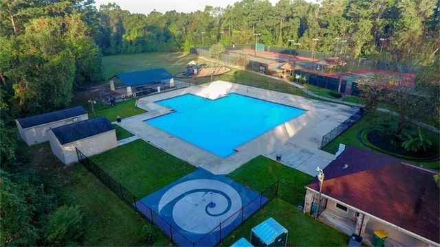 570 Roanoke Drive, Conroe, TX 77302