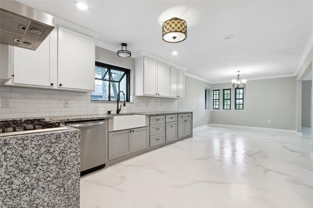 570 Roanoke Drive, Conroe, TX 77302