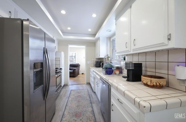 19 Oregon Street, Bakersfield, CA 93305