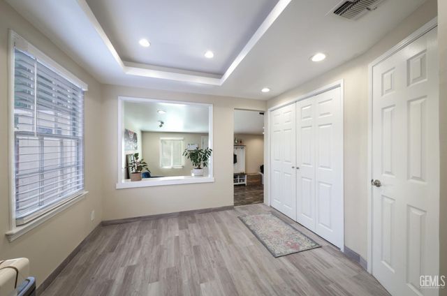 19 Oregon Street, Bakersfield, CA 93305