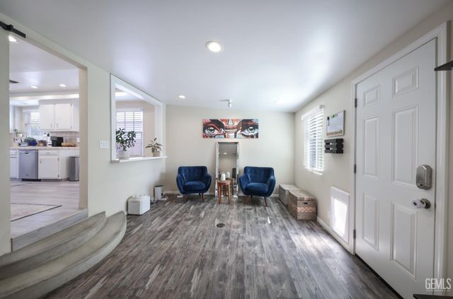 19 Oregon Street, Bakersfield, CA 93305