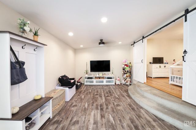 19 Oregon Street, Bakersfield, CA 93305